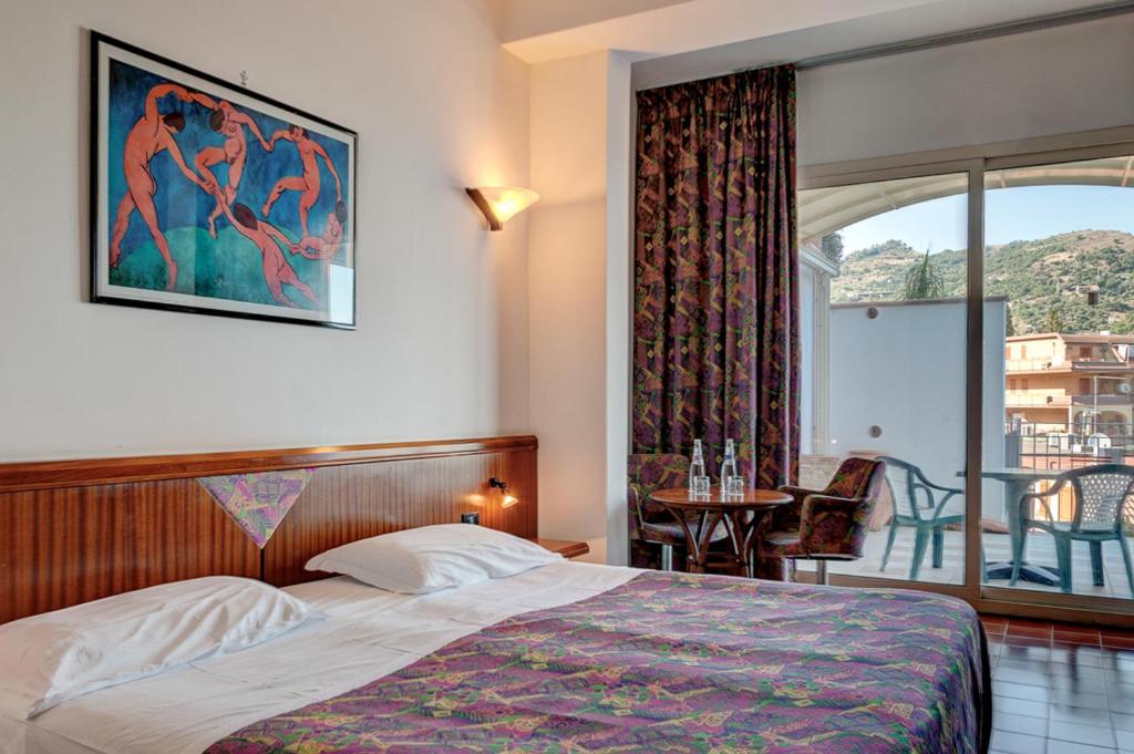 Двухместный (Стандартный двухместный номер с 1 кроватью или 2 отдельными кроватями и террасой) отеля Hotel Olimpo le Terrazze, Летоянни