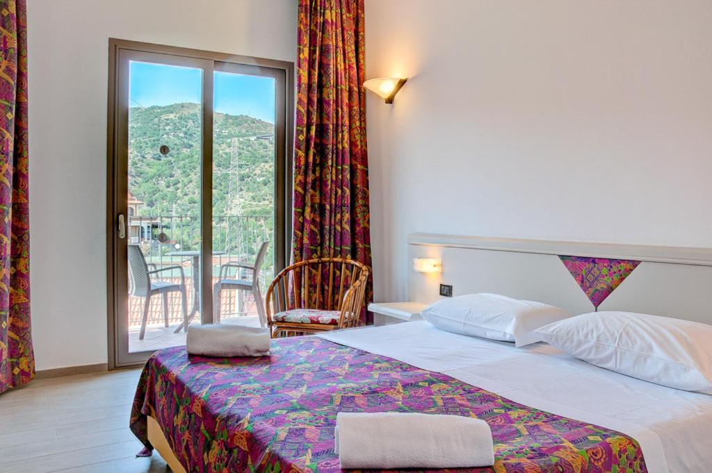 Двухместный (Двухместный номер с 1 кроватью или 2 отдельными кроватями и частичным видом на море) отеля Hotel Antares, Летоянни