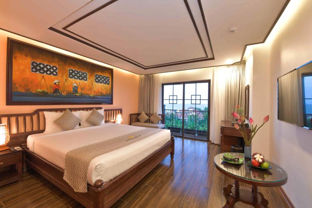 Двухместный (Двухместный номер Делюкс с 1 кроватью и балконом) отеля Fivitel Hoi An Hotel, Хойан