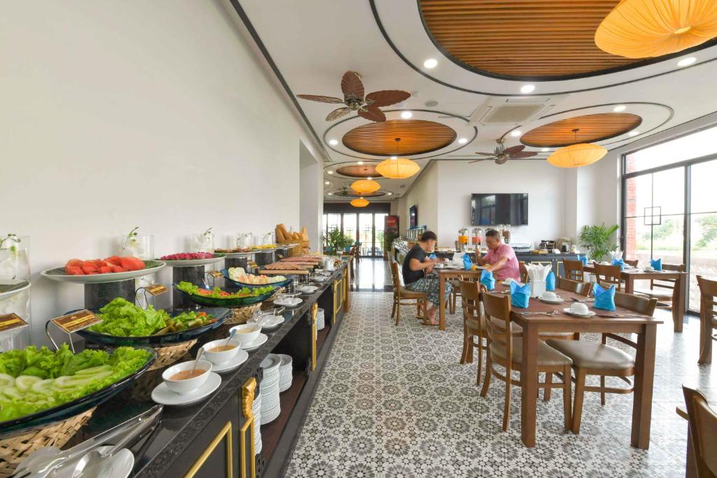 Семейный (Семейный номер Делюкс с частичным видом на океан) отеля Fivitel Hoi An Hotel, Хойан