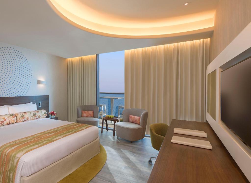 Двухместный (НОМЕР ДЕЛЮКС с кроватью размера «king-size» или 2 односпальными кроватями, частичный вид на море) курортного отеля The Retreat Palm Dubai MGallery By Sofitel, Дубай