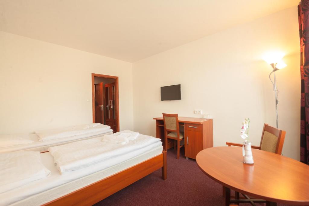 Двухместный (Стандартный двухместный номер с 2 отдельными кроватями) отеля Interhotel Bohemia, Усти-над-Лабем
