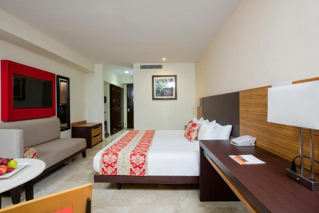 Двухместный (Романтический номер с видом на океан) курортного отеля Krystal Cancun, Канкун