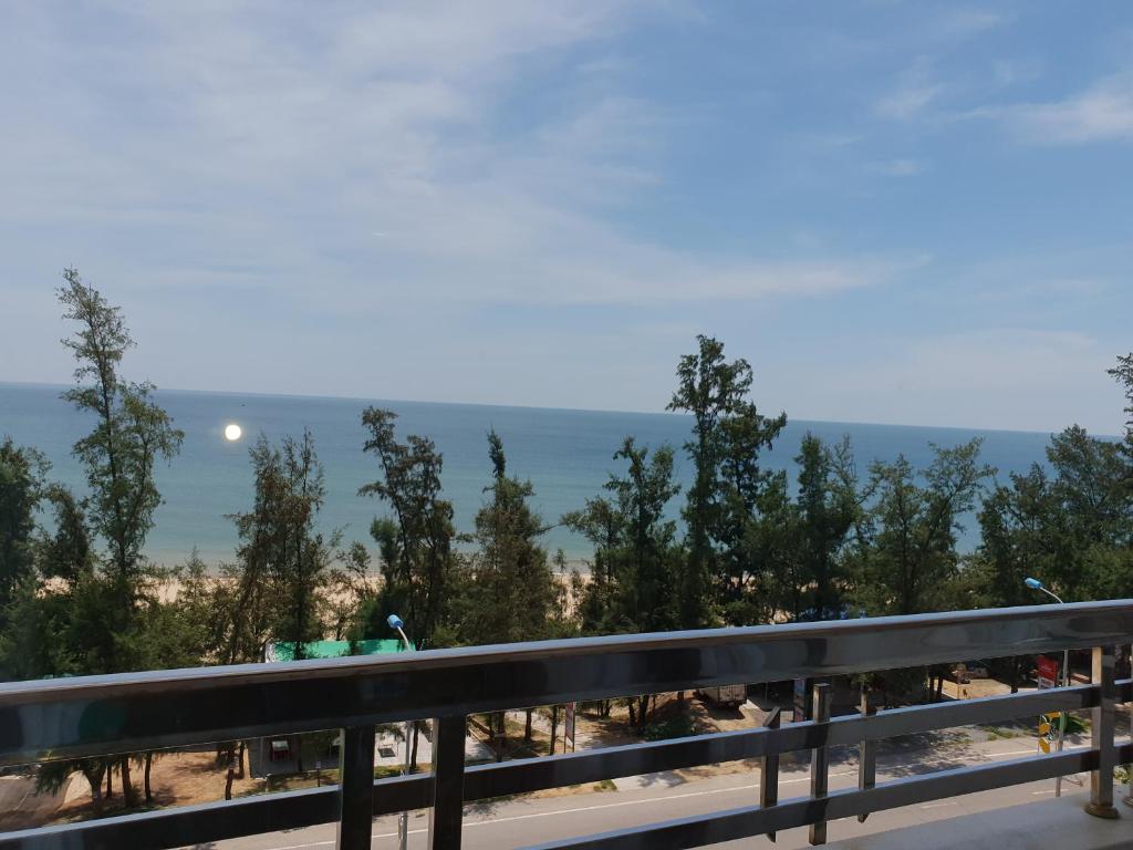 Сьюит (Полулюкс с видом на океан) отеля Phu Cuong Beach Hotel, Донгхой