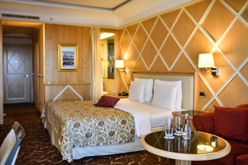 Двухместный (Улучшенный номер с видом на горы) отеля Splendid Conference & Spa Resort, Будва