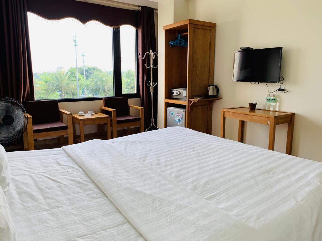 Двухместный (Улучшенный номер с кроватью размера «king-size») отеля Dragon Airport Hotel, Ханой
