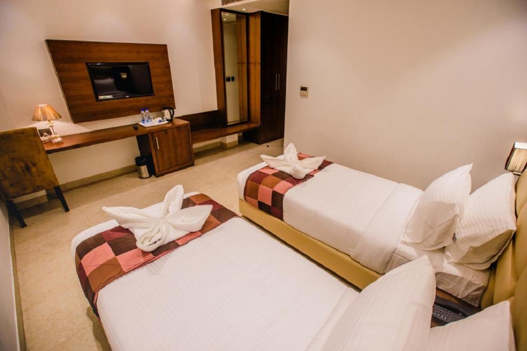 Двухместный (Deluxe Twin Room with 10% discount on F&B), Hotel Ten Square, India