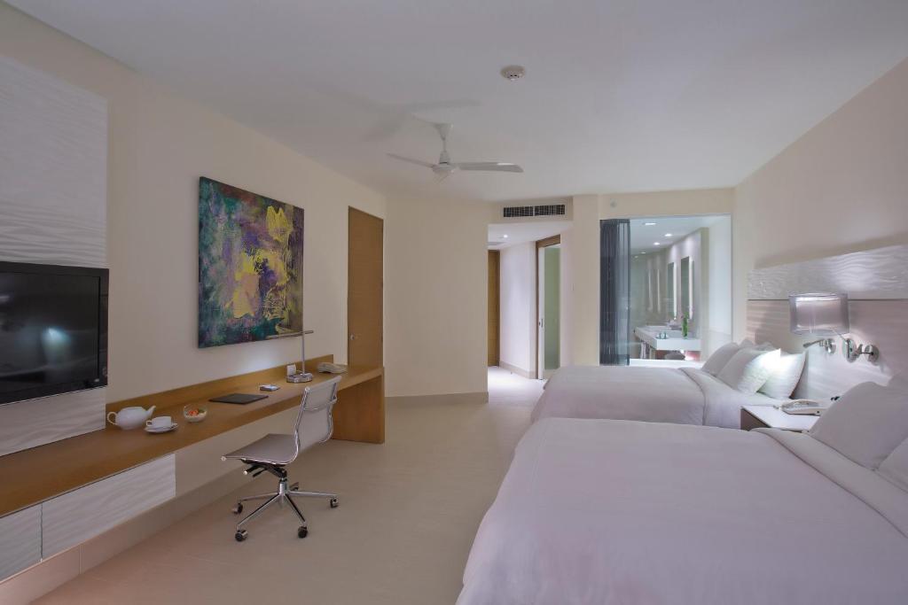 Сьюит (Полулюкс с 2 двуспальными кроватями) курортного отеля Hilton Puerto Vallarta Resort - Все включено, Пуэрто-Вальярта