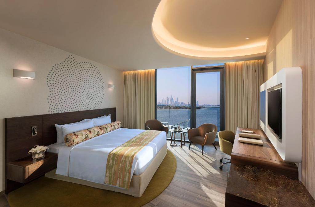Двухместный (НОМЕР «ПРЕМИУМ» с кроватью размера «king-size» или 2 односпальными кроватями и доступом в клубный лаундж, вид на море и остров Палм-Джумейра) курортного отеля The Retreat Palm Dubai MGallery By Sofitel, Дубай