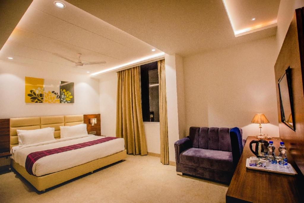 Двухместный (Superior Double Room with 10% discount on F&B) отеля Hotel Ten Square, India, Агра