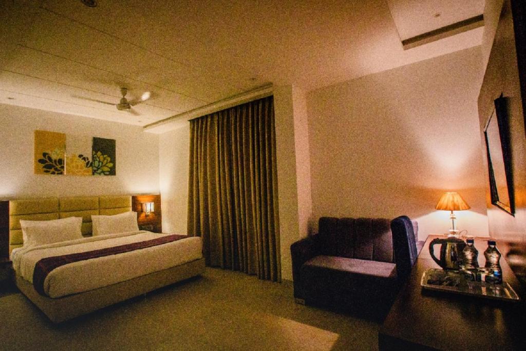 Двухместный (Superior Double Room with 10% discount on F&B), Hotel Ten Square, India