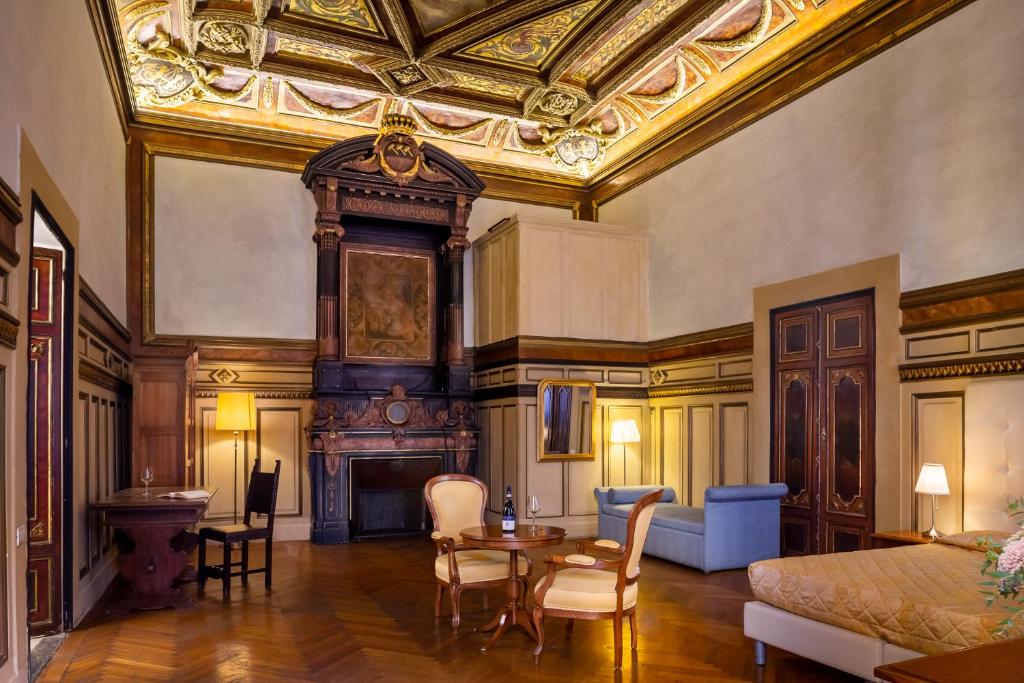 Двухместный (Номер «Премиум» с кроватью размера «king-size») отеля Hotel Bretagna, Флоренция