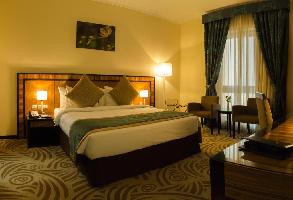 Апартаменты (Апартаменты с 1 спальней) апарт-отеля Al Majaz Premiere Hotel Apartments, Шарджа