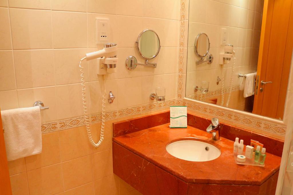 Двухместный (Стандартный номер) отеля Sharjah Premiere Hotel & Resort, Шарджа