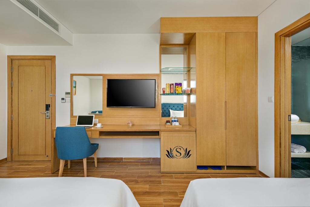 Двухместный (Улучшенный двухместный номер с 2 отдельными кроватями) отеля Seashore Hotel & Apartment, Дананг