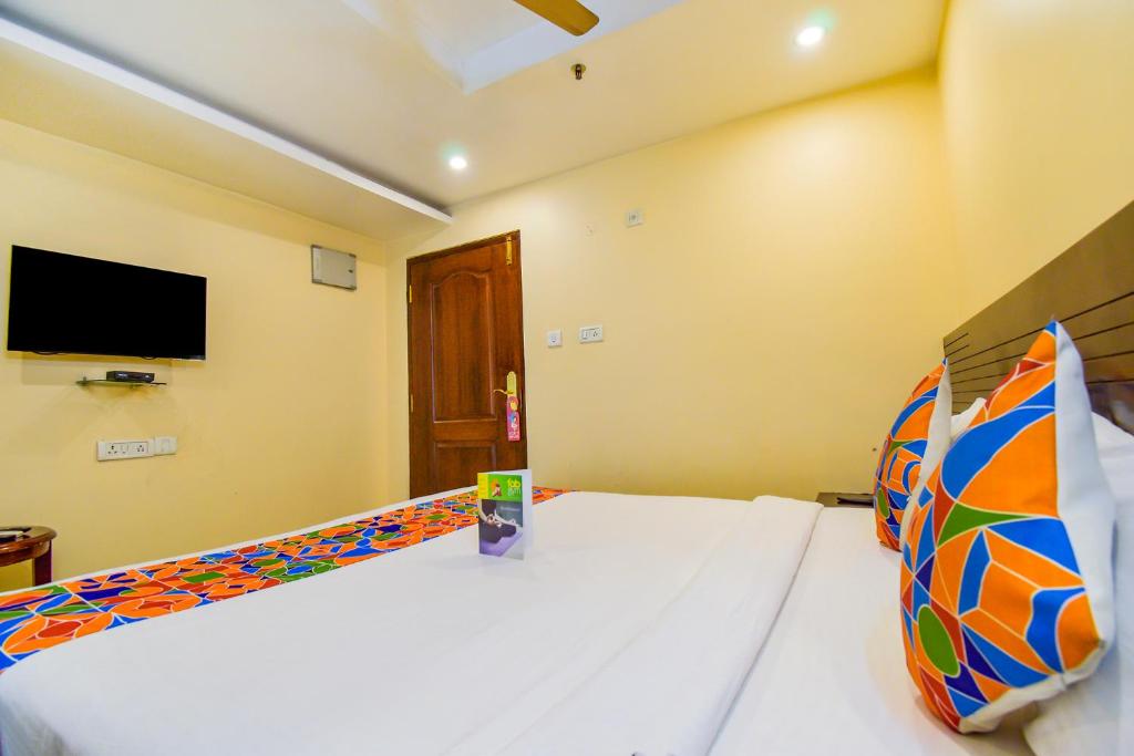 Двухместный ([Sanitised]Deluxe Room), FabHotel Deccan Heritage Abids