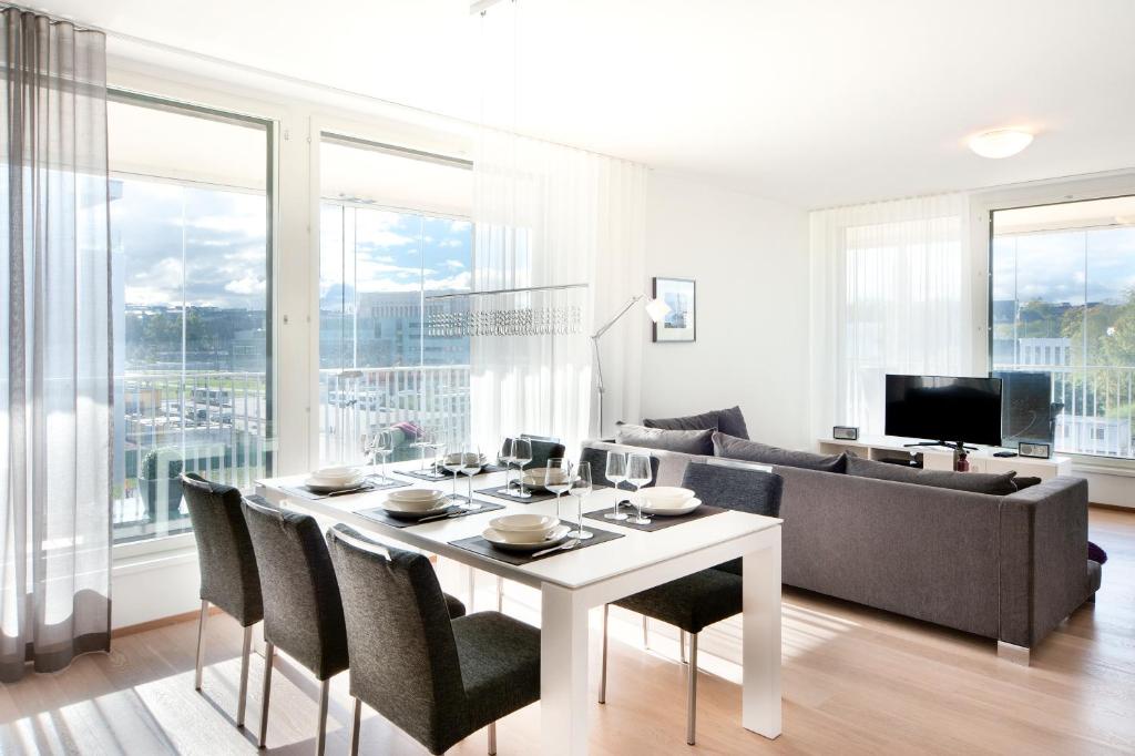 Апартаменты (Улучшенные апартаменты с 2 спальнями и балконом) апартамента Apartment Hotel Aallonkoti, Хельсинки