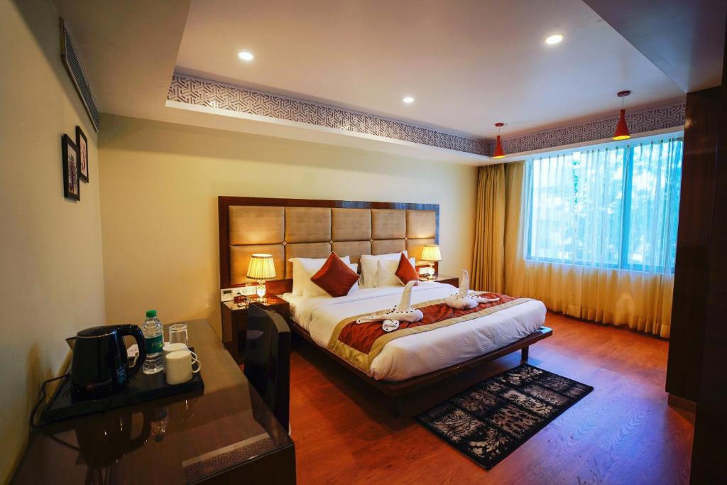 Двухместный (Улучшенный номер с кроватью размера «king-size») отеля Hotel Indo Prime, Джайпур