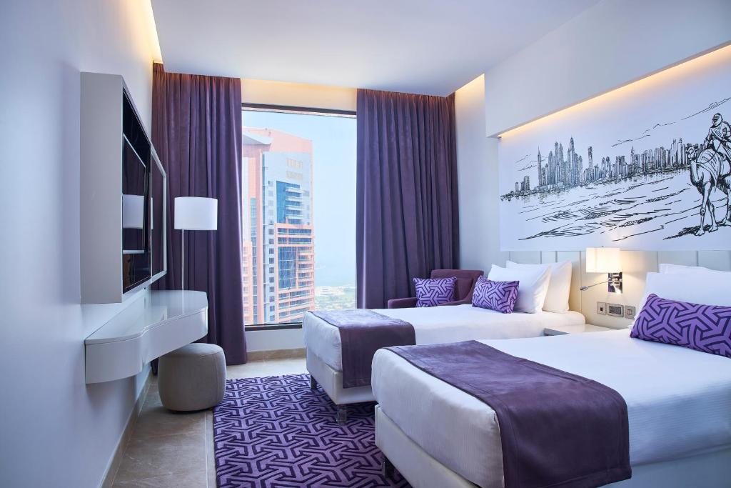 Сьюит (Суперлюкс с 2 отдельными кроватями, вид на городской пейзаж) отеля Mercure Dubai Barsha Heights Hotel Suites, Дубай