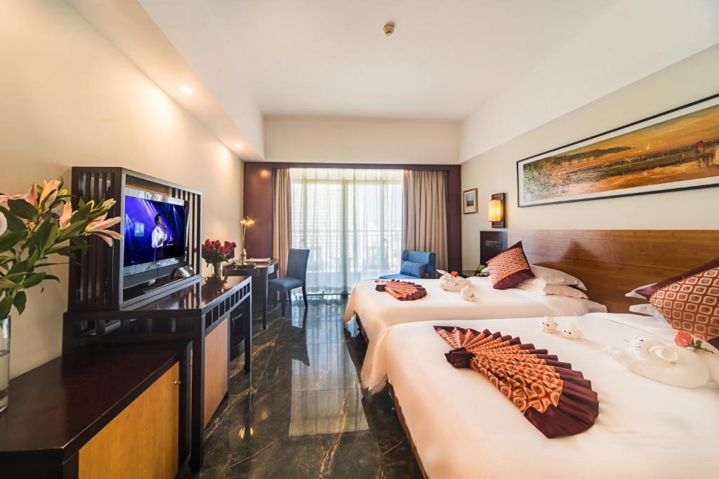 Двухместный (Стандартный двухместный номер с 1 кроватью или 2 отдельными кроватями и боковым видом на море) отеля Shengyi Holiday Villa Hotel, Санья