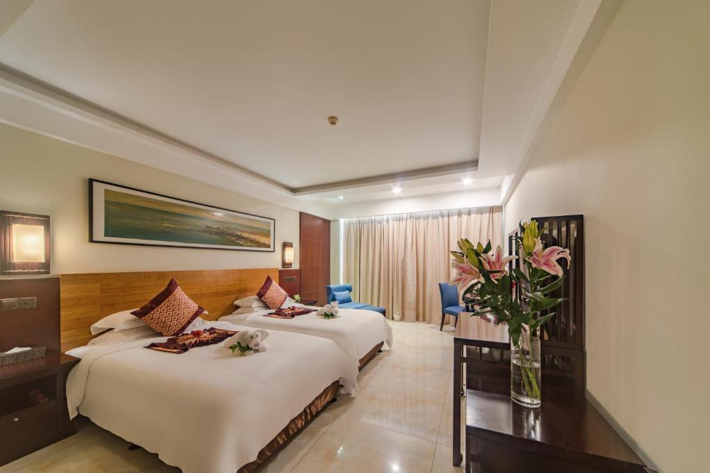 Двухместный (Двухместный номер Делюкс с 1 кроватью или 2 отдельными кроватями, вид на город) отеля Shengyi Holiday Villa Hotel, Санья