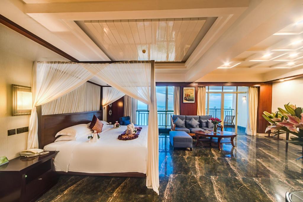 Двухместный (Суперлюкс с видом на море) отеля Shengyi Holiday Villa Hotel, Санья