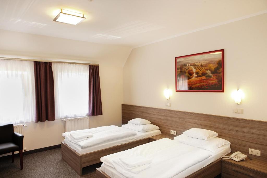 Двухместный (Стандартный двухместный номер с 2 отдельными кроватями) отеля Paprika M1 Hotel, Мошонмадьяровар