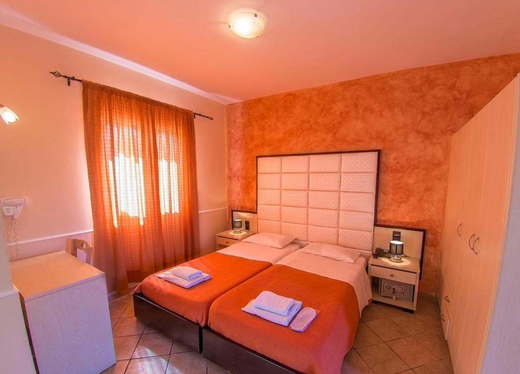 Двухместный (Бюджетный двухместный номер с 2 отдельными кроватями) апарт-отеля CORFU PALMAR HOTEL, Сидарион