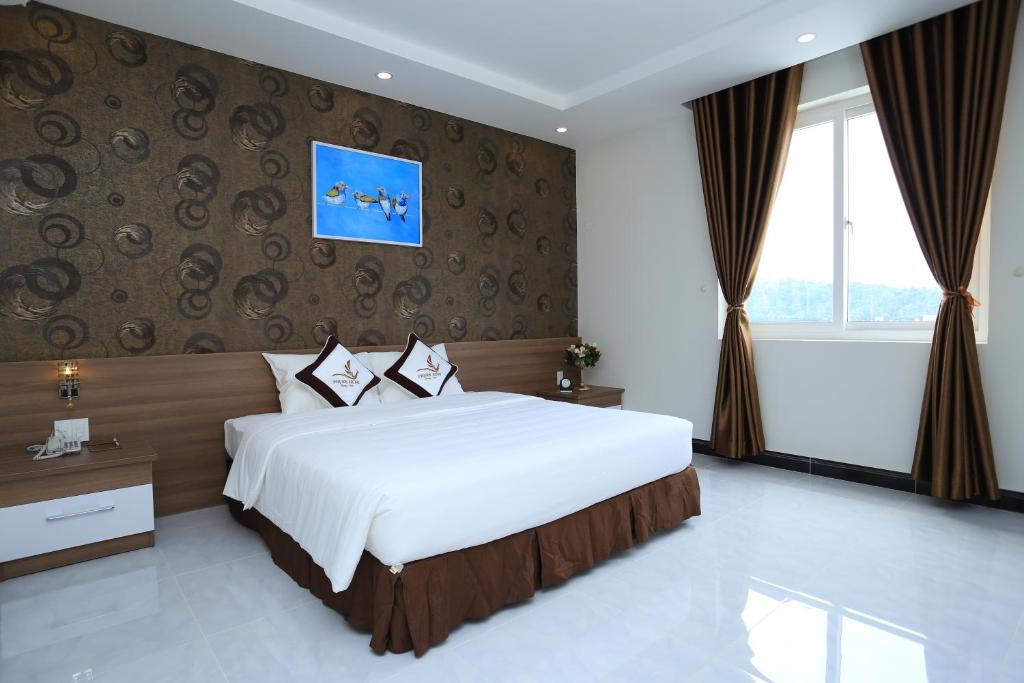 Двухместный (Двухместный номер Делюкс с 1 кроватью) отеля Phung Hung Boutique Hotel, Дуонг-Донг