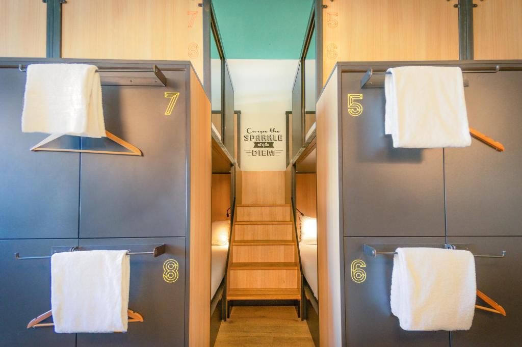 Номер (Кровать в общем 8-местном номере для мужчин и женщин) хостела Sparks Hostel, Роттердам