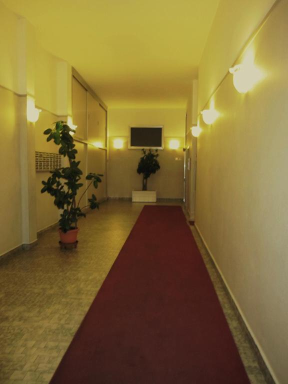 Номер (Кровать в общем 8-местном номере для мужчин и женщин) хостела Star Hostel, Милан