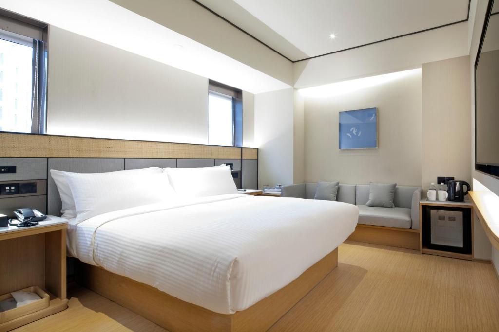 Двухместный (Двухместный номер Делюкс с 1 кроватью) отеля Innotel Hotel, Сингапур (город)
