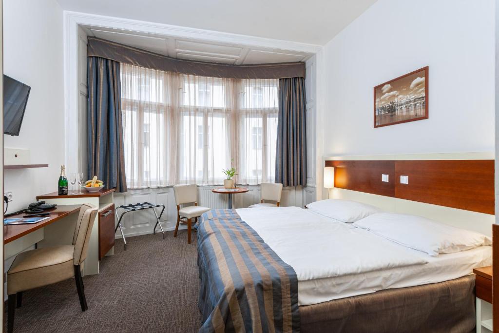 Двухместный (Стандартный двухместный номер с 1 кроватью) отеля Gloria, Прага