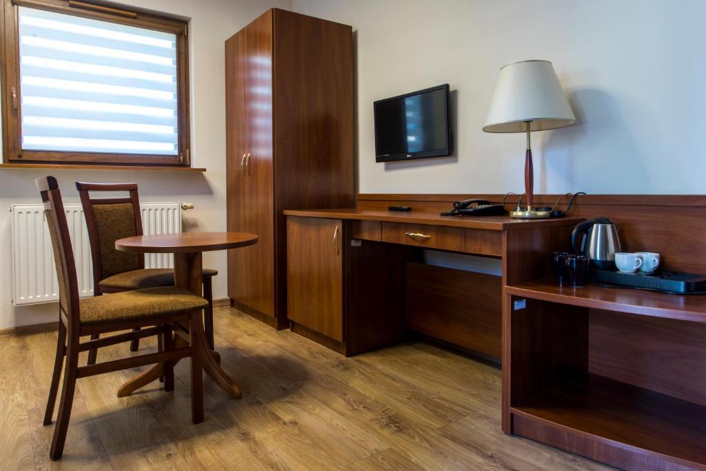 Двухместный (Двухместный номер Делюкс с 2 отдельными кроватями) отеля Hotel Camping Malta, Познань