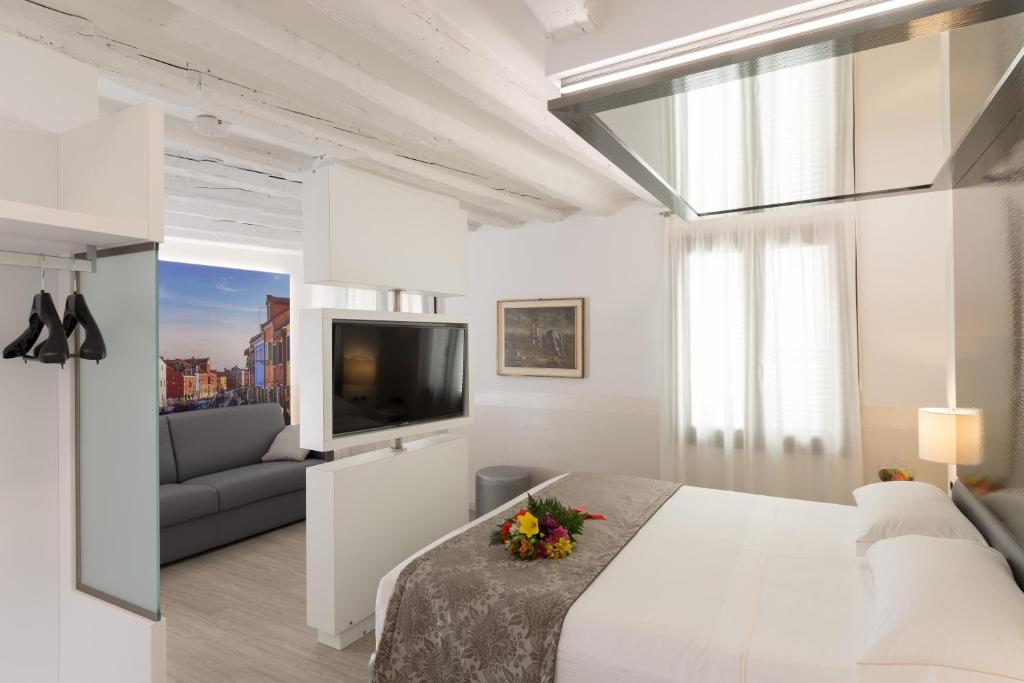 Трехместный (Классический трехместный номер) отеля Hotel Ala, Венеция