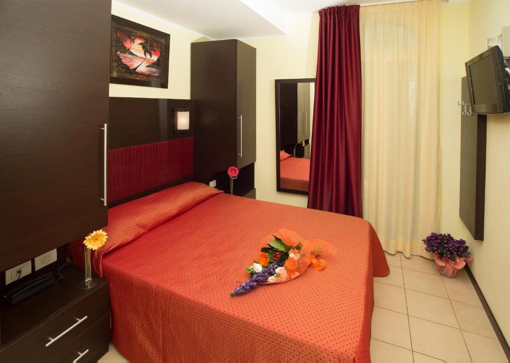 Двухместный (Стандартный двухместный номер с 1 кроватью или 2 отдельными кроватями) отеля Hotel Alibi, Римини