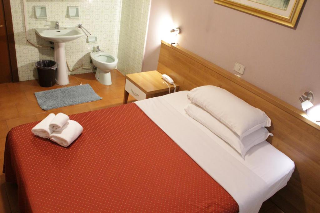 Двухместный (Двухместный номер с 1 кроватью и общей ванной комнатой) отеля Ca' Grande, Милан