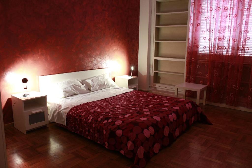 Двухместный (Двухместный номер с 1 кроватью и общей ванной комнатой) отеля Bologna Center Town, Болонья