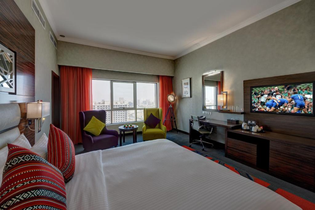 Двухместный (Клубный номер с кроватью размера «king-size» и правом посещения бизнес-лаунджа) апарт-отеля Ghaya Grand Hotel, Дубай
