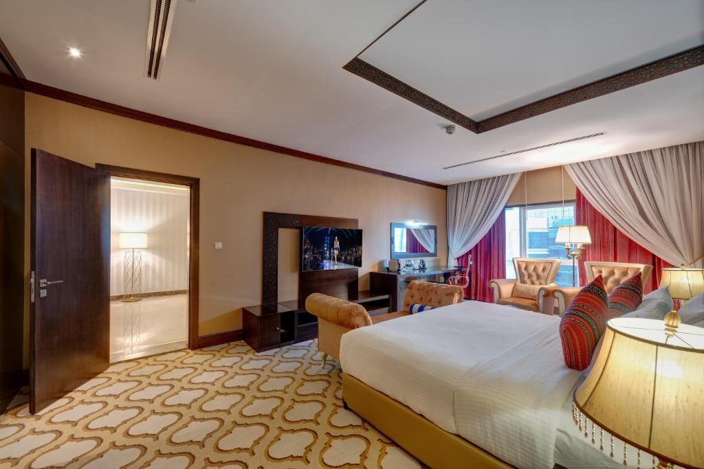 Сьюит (Люкс «Амбассадор») апарт-отеля Ghaya Grand Hotel, Дубай
