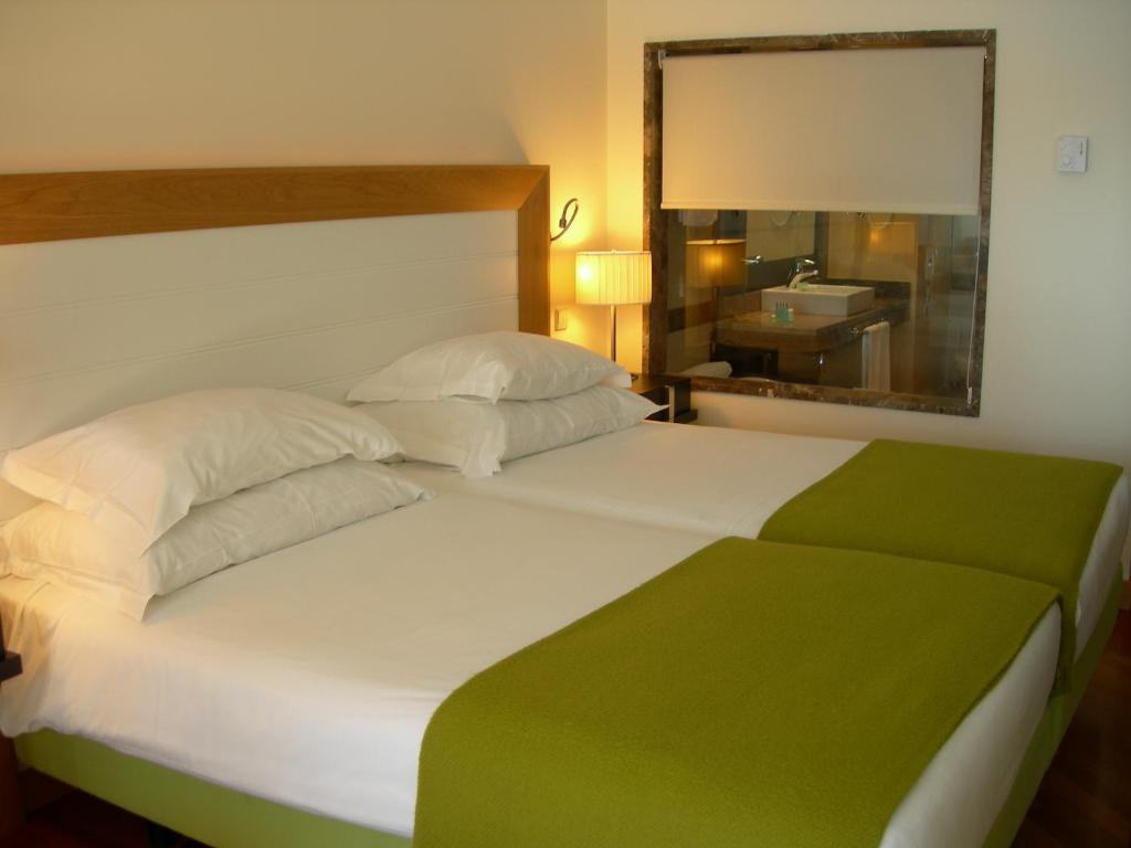 Двухместный (Двухместный номер с 1 кроватью или 2 отдельными кроватями и видом на бассейн) отеля Pestana Promenade Ocean Resort Hotel, Фуншал