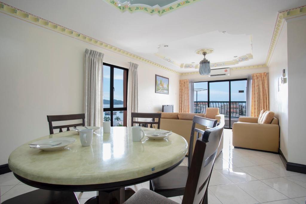 Апартаменты (City and Waterfront View Three-Bedroom  Apartment), Marina Vacation Condos @ Marina Court Resort Condominium