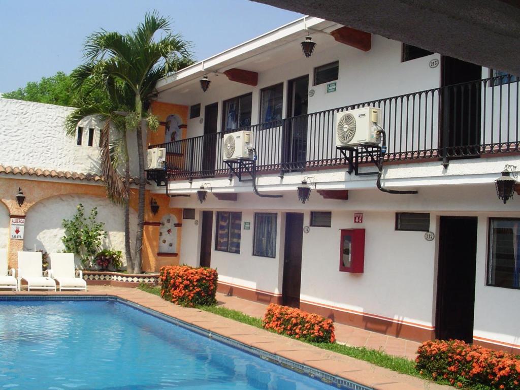 Отель Hotel & Suites Coral, Пуэрто-Вальярта