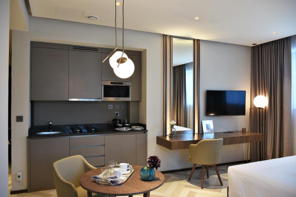 Студио (Улучшенный номер-студия Твин) апарт-отеля Millennium Place Barsha Heights Hotel Apartments, Дубай