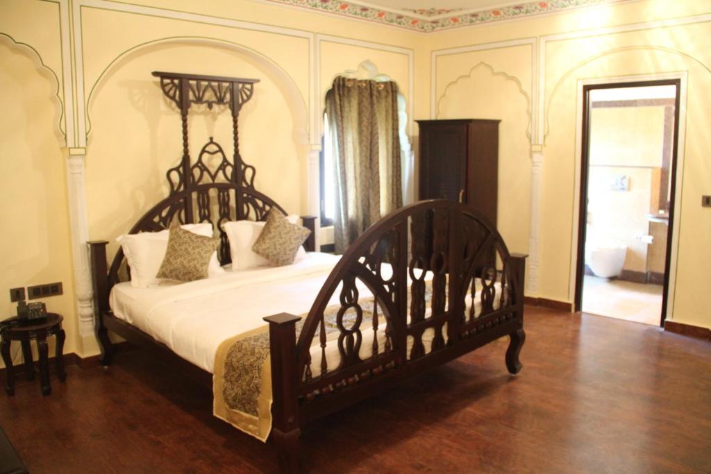 Двухместный (Двухместный номер «Премиум» с 1 кроватью), WelcomHeritage Traditional Haveli