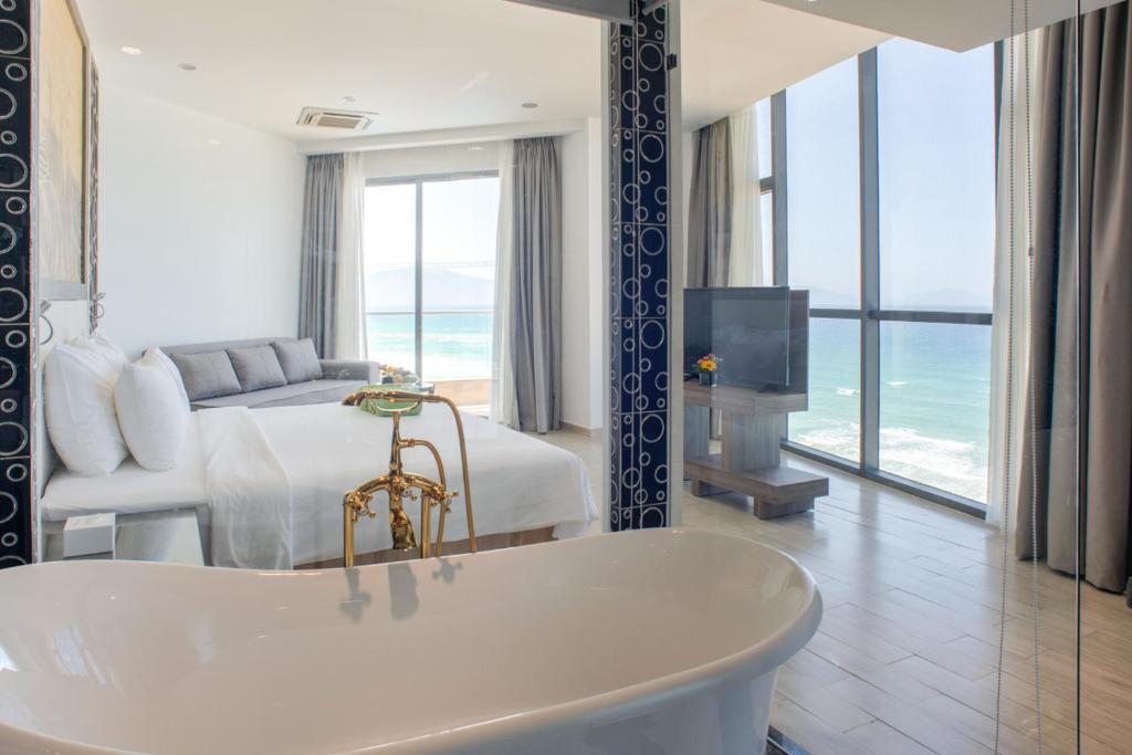 Двухместный (Двухместный номер Делюкс с 1 кроватью и боковым видом на море) курортного отеля Swandor Cam Ranh Hotels & Resorts, Камрань