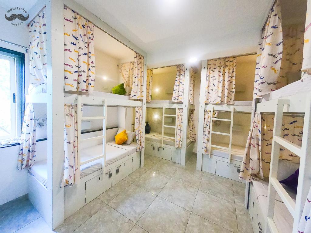 Номер (Standard 8 Bed Mixed Dorm with Shared Bathroom) хостела Moustache Hostel, Jaipur, Джайпур