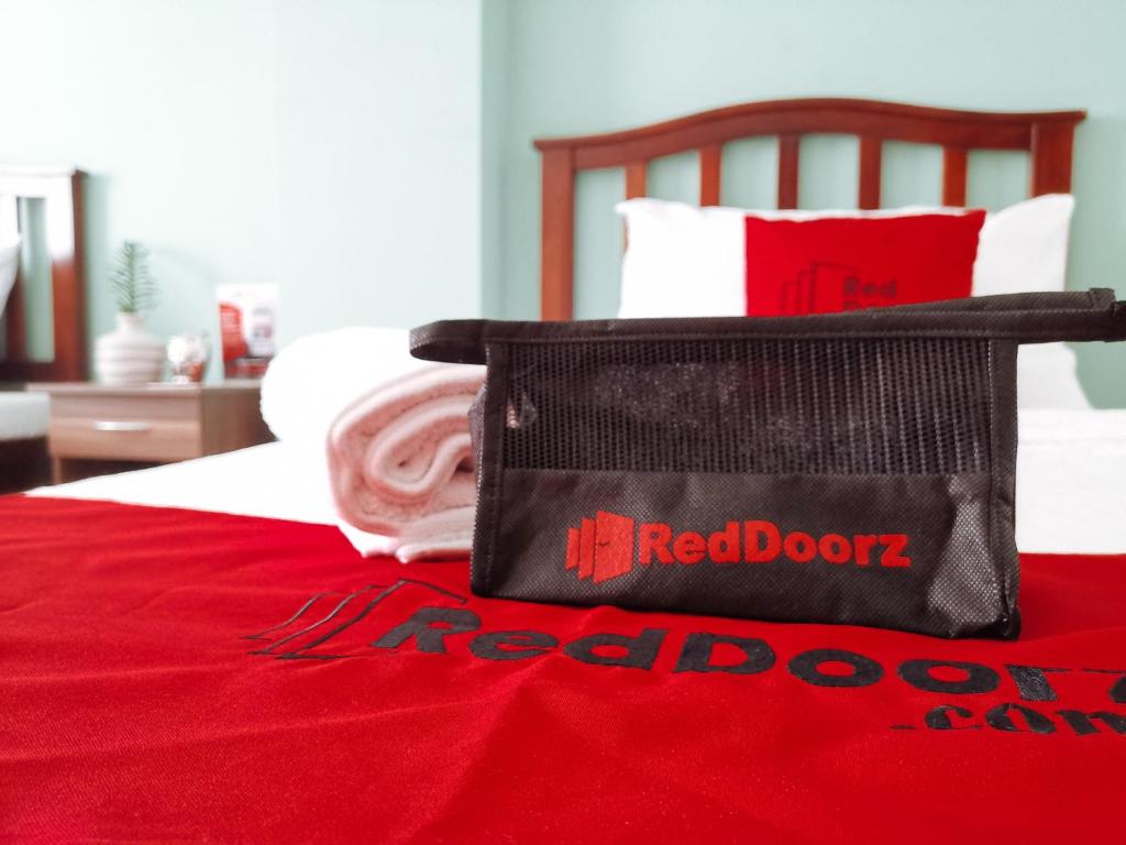 Двухместный (Стандартный двухместный номер с 2 отдельными кроватями) отеля RedDoorz Plus near Bangko Sentral Ng Pilipinas Davao, Давао