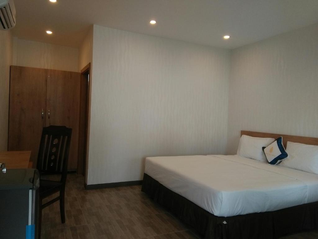 Двухместный (Двухместный номер Делюкс с 1 кроватью и балконом) отеля Thanh Truc Hotel Ca Mau, Камау
