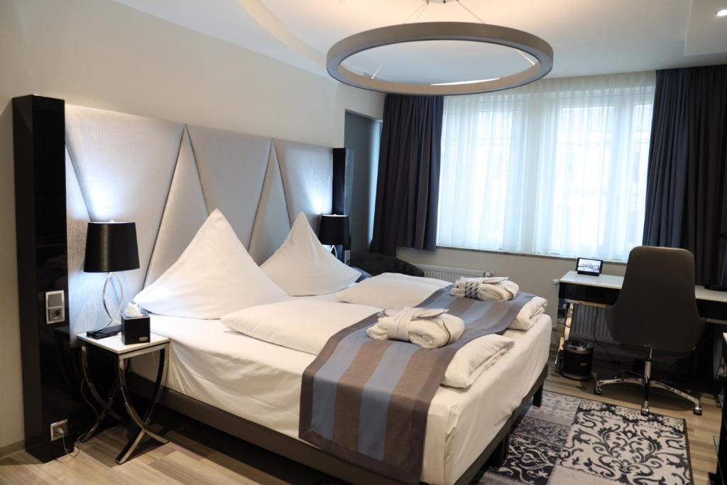 Двухместный (Улучшенный двухместный номер с 1 кроватью) отеля Mercure Hotel Kaiserhof City Center, Франкфурт-на-Майне